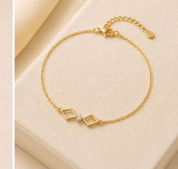 Golden Axis Minimal Bracelet