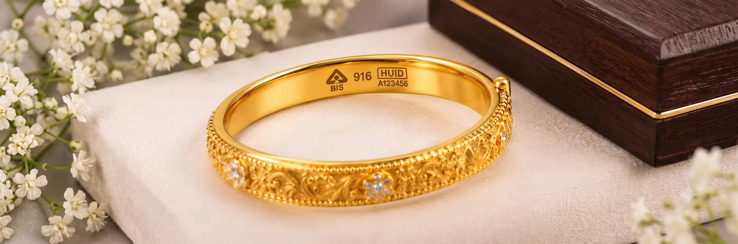 BIS hallmark gold jewellery with purity and HUID markings